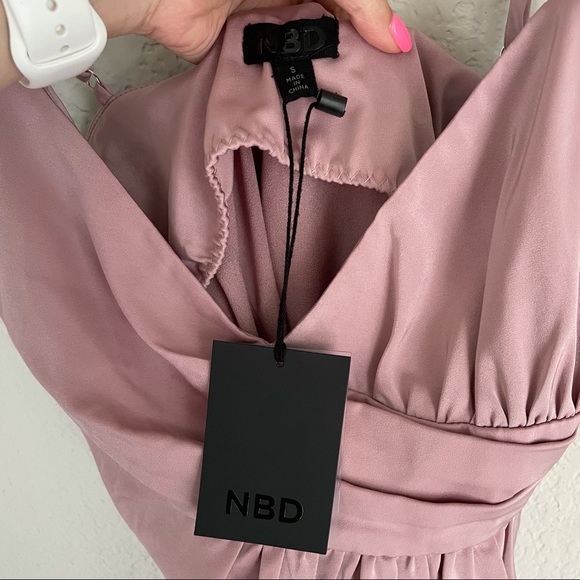 NBD Revolve Maxi Saanvi Mauve Gown - Picture 4 of 9